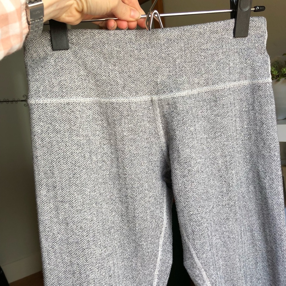 Lululemon cropped pants, size 6
